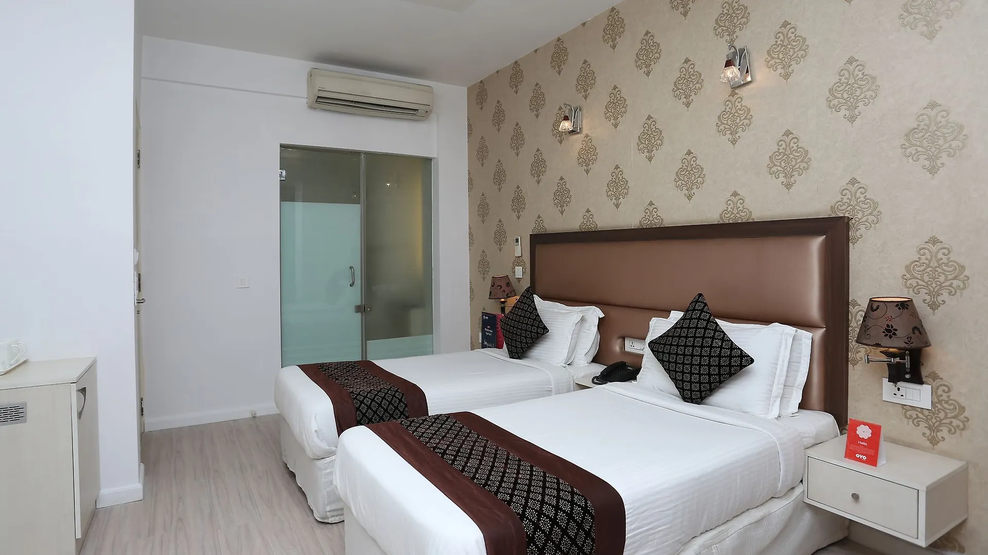 Oyo 10965 Emblem Hotel Gurgáon